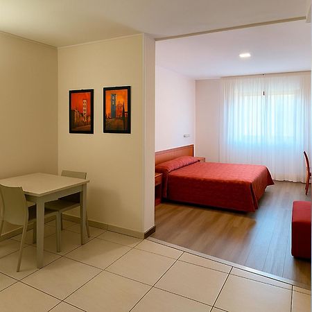 Hotel E Appartamenti La Solaria San Giovanni Rotondo Bagian luar foto
