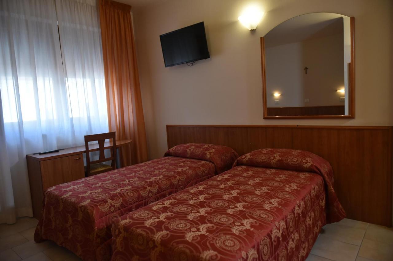 Hotel E Appartamenti La Solaria San Giovanni Rotondo Bagian luar foto