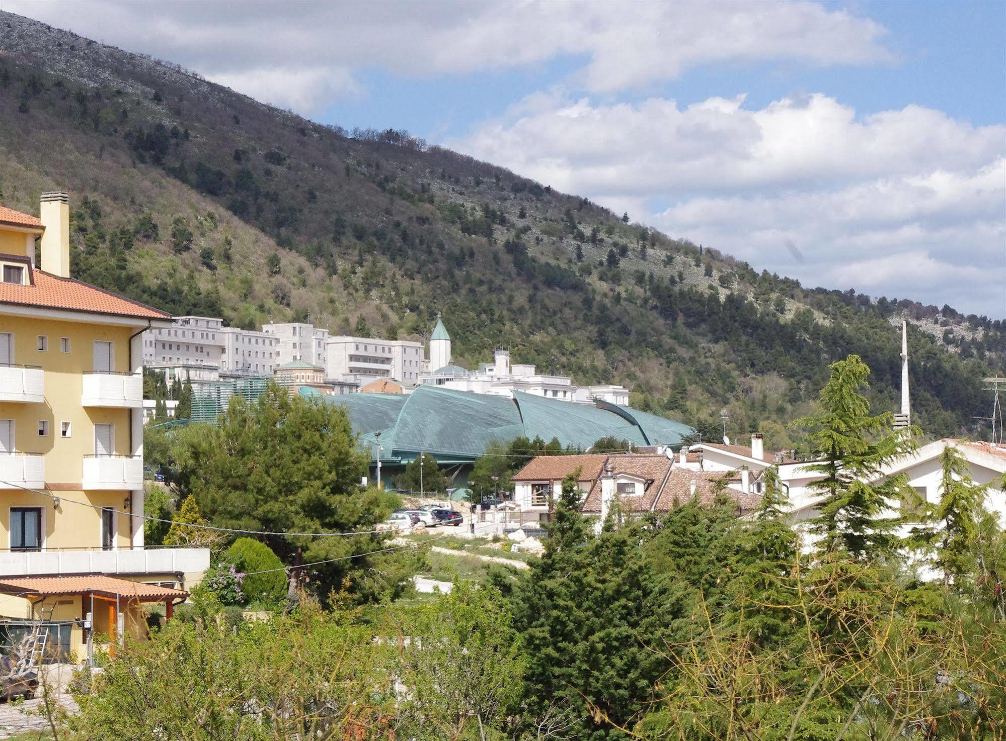 Hotel E Appartamenti La Solaria San Giovanni Rotondo Bagian luar foto