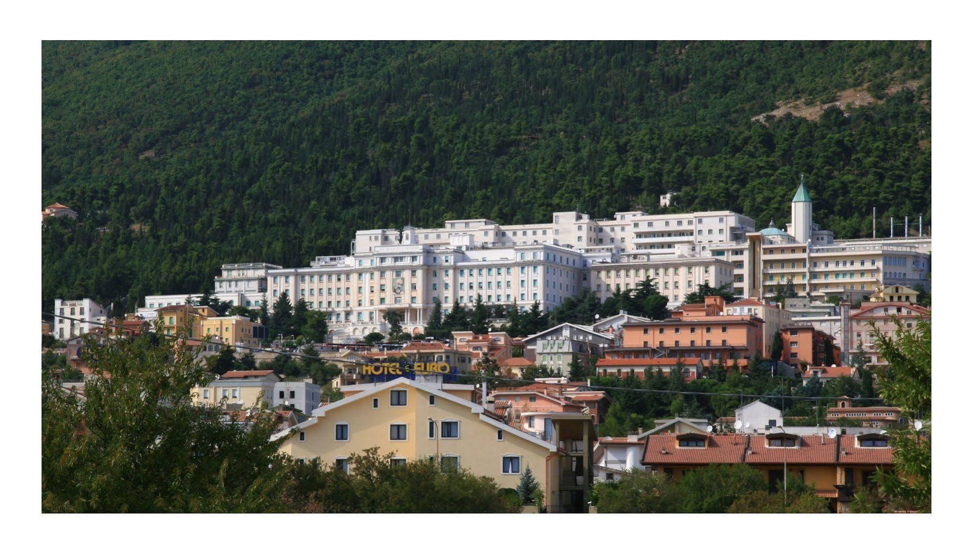 Hotel E Appartamenti La Solaria San Giovanni Rotondo Bagian luar foto