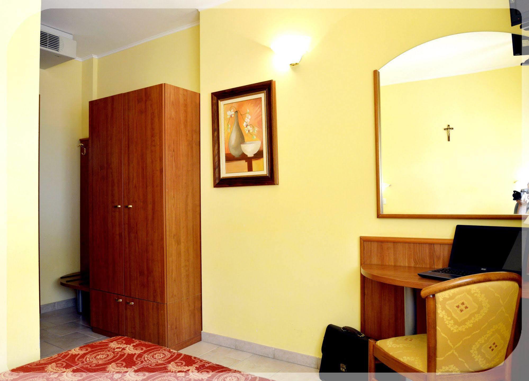 Hotel E Appartamenti La Solaria San Giovanni Rotondo Bagian luar foto