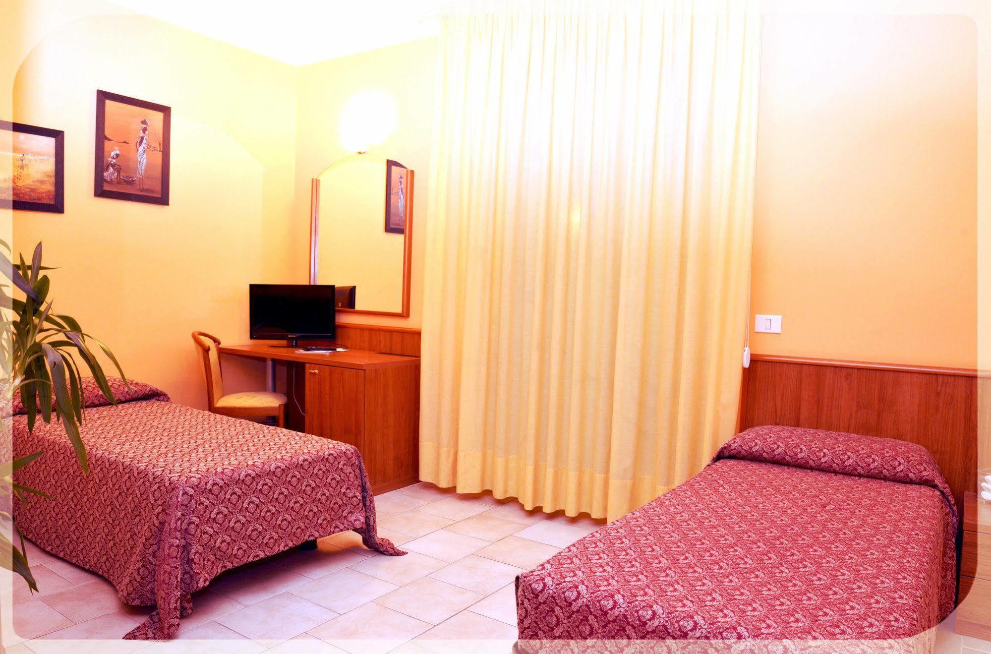 Hotel E Appartamenti La Solaria San Giovanni Rotondo Bagian luar foto